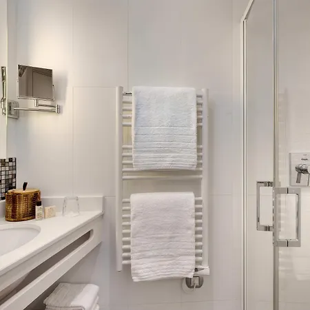 Hotell Serotel Opera 4*